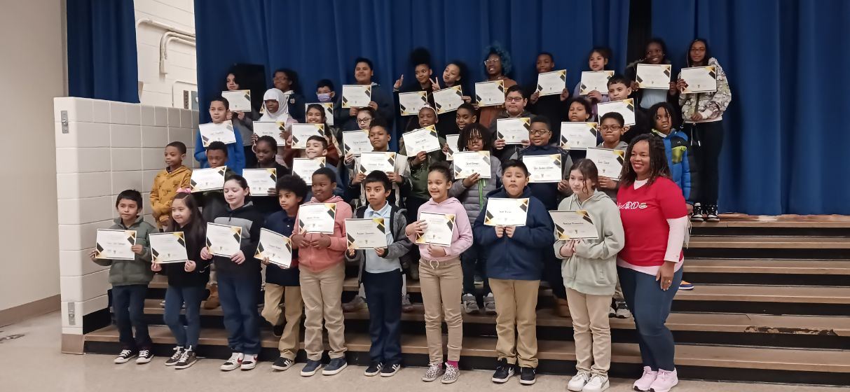  Honor students standing on the stage with Principal Pride